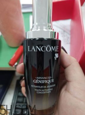 肌底液和精華有什么區(qū)別？蘭蔻小黑瓶可以單獨用嗎？