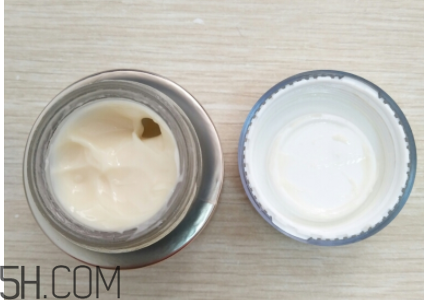 蘭蔻菁純眼霜與小黑瓶眼霜有什么區(qū)別？哪個好用？