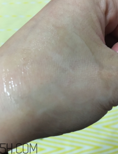 蘭蔻美膚修護(hù)精華乳有刺激嗎？適合敏感肌嗎？