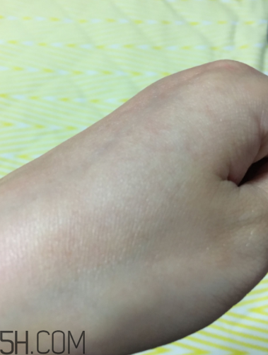 蘭蔻美膚修護(hù)精華乳有刺激嗎？適合敏感肌嗎？