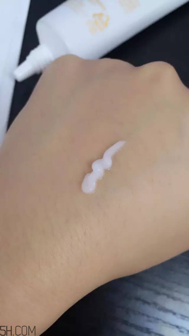 眼霜需要早晚都用嗎？ahc第五代眼霜效果怎么樣？