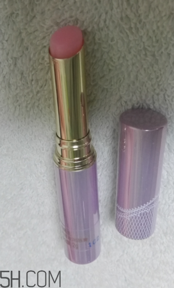 娥佩蘭潤唇膏有香味嗎？娥佩蘭潤唇膏有味道嗎？