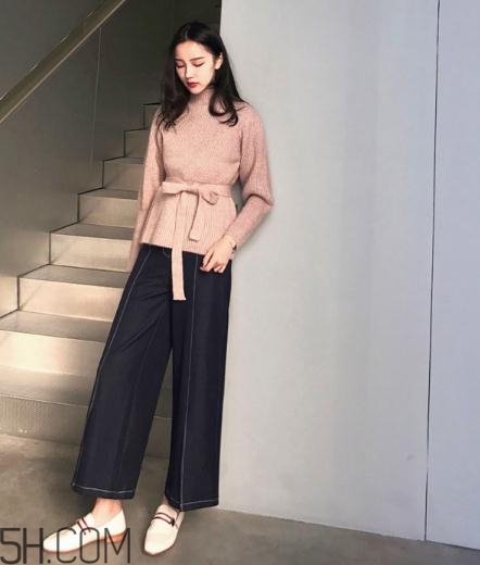 粉色毛衣搭配什么下身？粉色毛衣下面怎么搭配？
