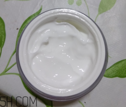 瓷肌御雪祛斑霜夏天能用嗎？瓷肌御雪祛斑夏天用油嗎？