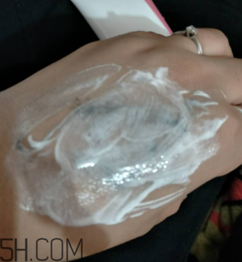瓷肌晶透雪肌潔面乳可以卸妝嗎？清潔力如何？
