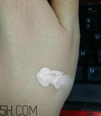 瓷肌礦物CC霜油不油？瓷肌礦物CC霜適合什么膚質(zhì)？