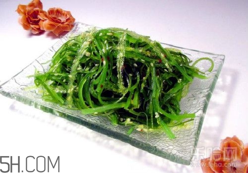 甲狀腺腫大和甲亢的區(qū)別有哪些？甲狀腺腫大適合吃什么食物？