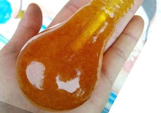 燈泡糖放進(jìn)嘴巴為什么拿不出來？燈泡棒棒糖怎么拿出來？