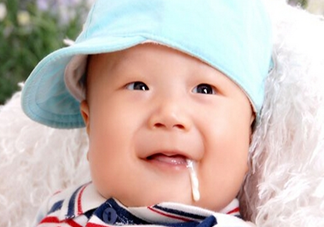 新生兒吐奶情況什么時候會沒有？寶寶吐奶了怎么辦？