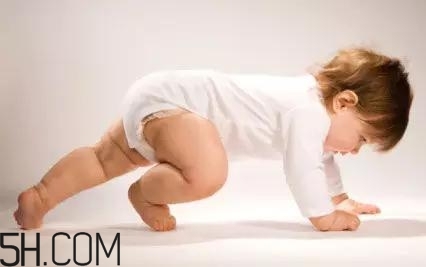 怎樣能夠訓(xùn)練嬰幼兒的肌肉？寶寶為什么總是在鬧騰？
