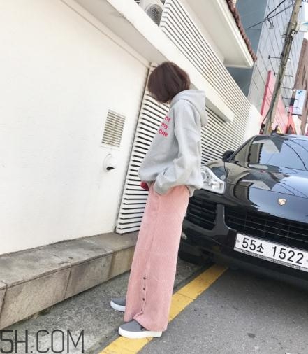 粉色褲子配什么上衣？將時(shí)尚與溫暖兼具的搭配