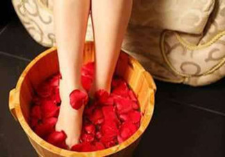 女性冬季泡腳要注意什么？女性泡腳養(yǎng)生的方法是什么？
