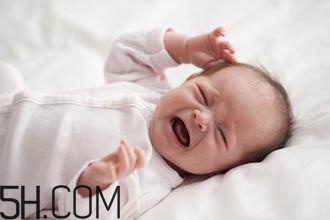 怎樣能夠訓(xùn)練嬰幼兒的肌肉？寶寶為什么總是在鬧騰？
