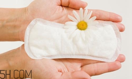 女人如何正確的使用衛(wèi)生巾？衛(wèi)生巾清涼好不好？
