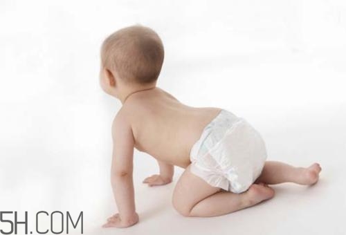 寶寶腿紋不對稱是怎么回事？嬰幼兒的生長發(fā)育標準是怎樣的？