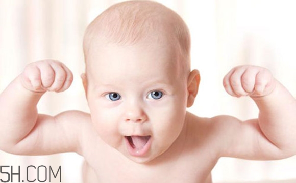 寶寶腿紋不對稱是怎么回事？嬰幼兒的生長發(fā)育標準是怎樣的？