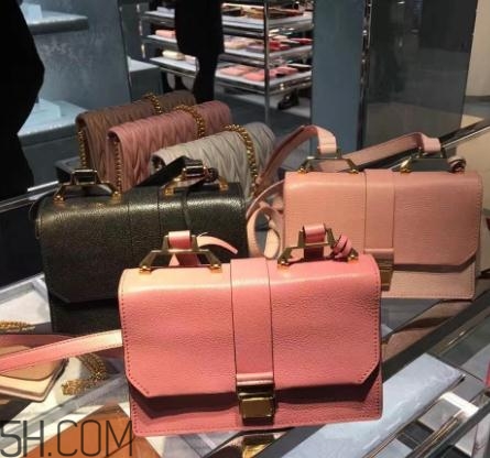 miumiu包包一般多少錢(qián)？這么仙的包包千萬(wàn)別錯(cuò)過(guò)