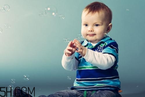 嬰幼兒各項(xiàng)能力發(fā)育都在什么時(shí)候？3大發(fā)育指標(biāo)