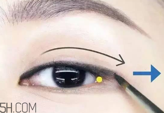 V型眼線怎么畫？V型眼線畫好美到冒泡