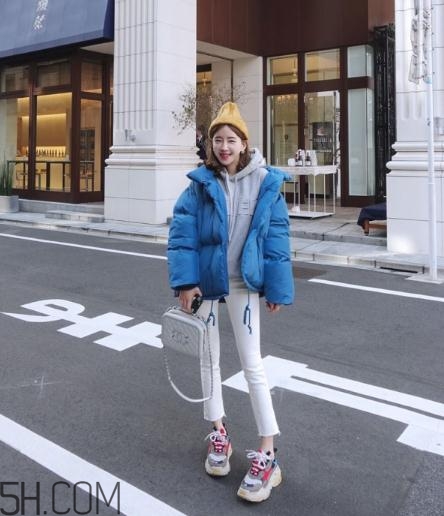 藍(lán)色面包服怎么搭配？塑造冬日運動活力