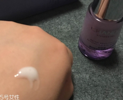 自然堂凝時(shí)鮮顏系列適合什么膚質(zhì)？