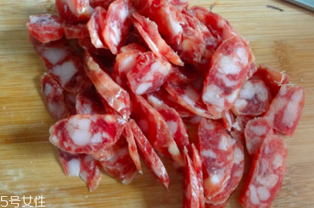 臘腸和香腸有什么區(qū)別？臘腸香腸概念不同