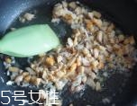 臘腸在蒸之前要泡水嗎？吃臘腸兩步走