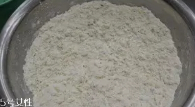 ?炸麻葉用什么水和面？面粉還是淀粉還是木薯粉