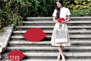 lulu guinness是什么牌子？明星網(wǎng)紅都愛的紅唇包