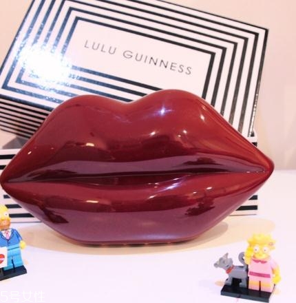 lulu guinness紅唇包多少錢？這款輕奢包包一定要入