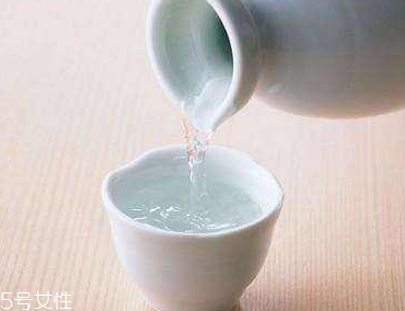 白酒喝之前要醒酒嗎？酒精揮發(fā)利于健康