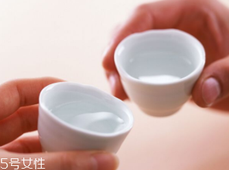 白酒喝之前要醒酒嗎？酒精揮發(fā)利于健康