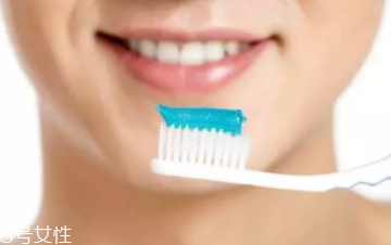 牙結石能自動脫落嗎？除了洗牙別無他法
