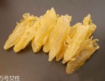 花膠燉牛奶用什么牛奶？普通鮮奶即可