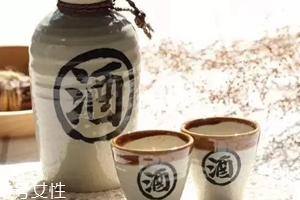 喝白酒有哪些好處？喝點白酒能激活腸胃