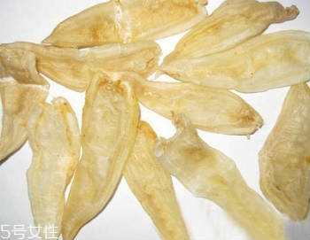 花膠燉牛奶用什么牛奶？普通鮮奶即可
