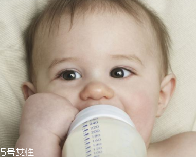 如何逐漸減少母乳的次數(shù)？轉(zhuǎn)移注意力很管用