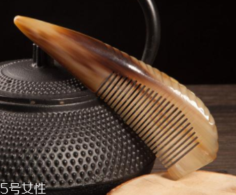 梳子的隱藏技能有哪些？梳梳手臂緩解便秘