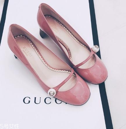 gucci鞋子一般多少錢？風靡時尚界的潮流經(jīng)典