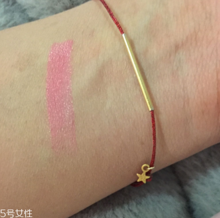 蘭芝V型唇膏01號色是什么樣的？淡粉色很溫婉