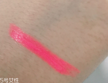 蘭芝V型唇膏01號色是什么樣的？淡粉色很溫婉