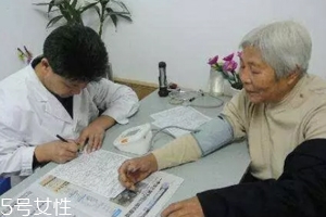 冬天老人容易犯哪些??？低溫易誘發(fā)5種病