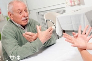 癲癇發(fā)作時(shí)怎么辦？讓他安靜地做一個(gè)抽搐的患者