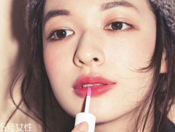 2018開年爆款色莓果紫，怎么涂更美？