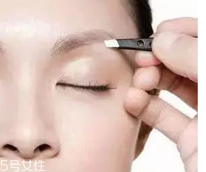 眉型為什么很奇怪？眉頭沒畫好
