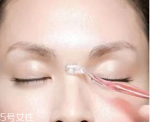 眉型為什么很奇怪？眉頭沒畫好