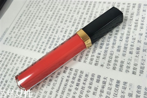 香奈兒可可小姐唇露748什么色？香奈兒水晶糖光透唇釉全試色