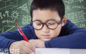 眼睛激光手術(shù)會不會發(fā)生意外？20年經(jīng)驗(yàn)手術(shù)水平高