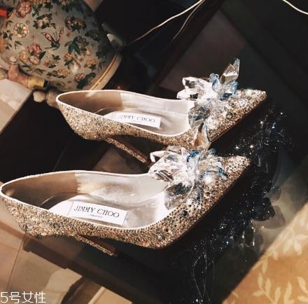 jimmy choo是哪個國家的牌子？每個女人都應(yīng)該擁有的高跟鞋