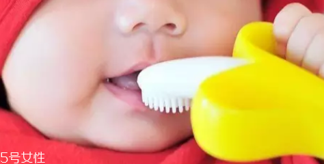 磨牙是因為受了委屈？孩子的心理狀況也會導(dǎo)致磨牙